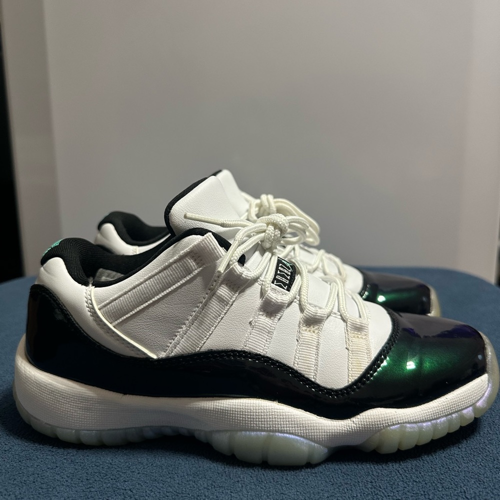 Jordan 11 Retro Low Iridescent (GS) - Picture 5 of 13